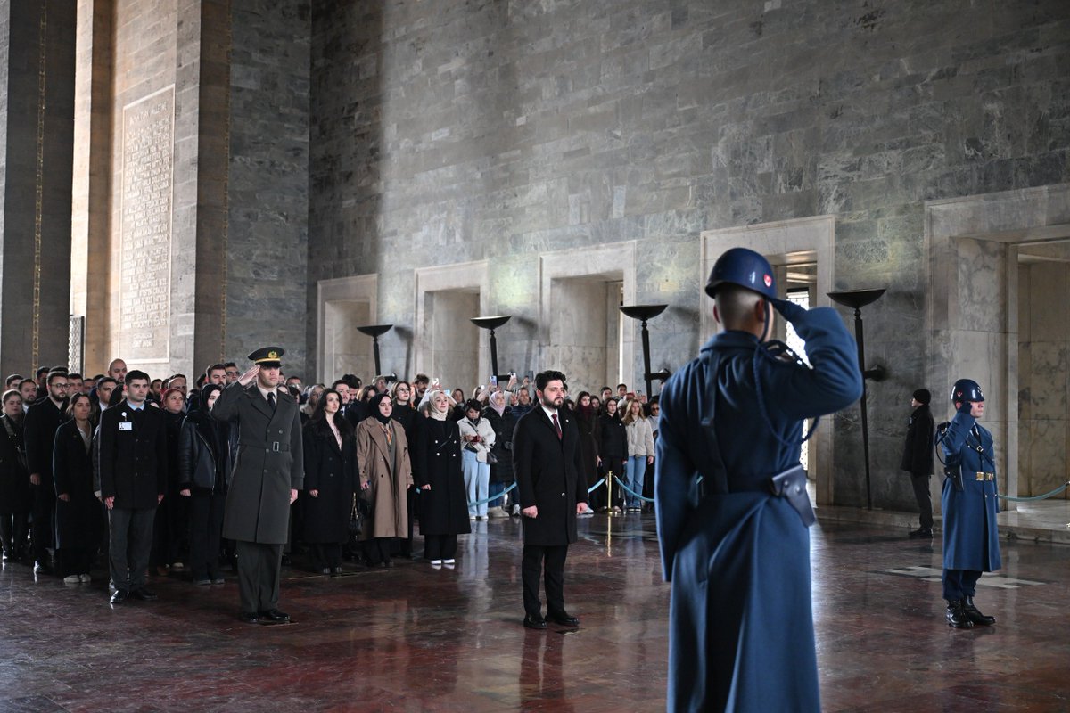 Liyakatli Şöhretsizler tweet media