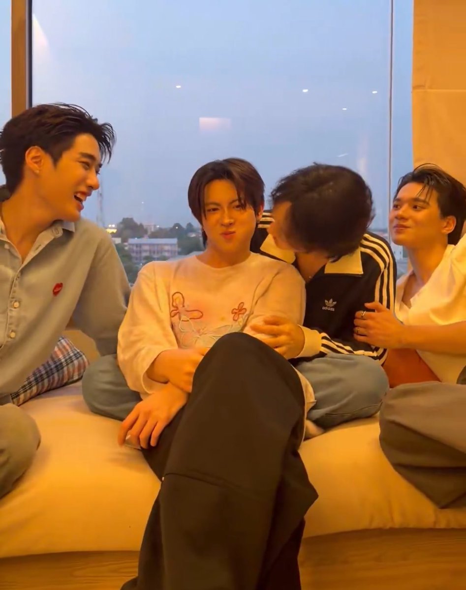 𝘀𝗺𝗶𝗹𝗲𝗺𝘂𝘂 ヅ tweet media