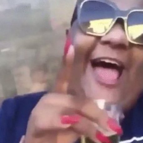 Na escola com demona tweet media