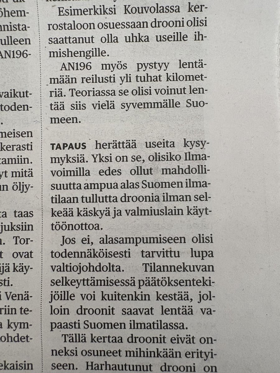 SWuolijoki's tweet photo. Droonitorjunnan juridiikkaa spekuloidaan HS:n tärkeässä jutussa. Vaikka olenkin vain siviilioikeuden dosentti, on käsittääkseni ihan selvää mm. aluevalvontalain perusteella, että valmiuslain käyttöönottoa ei tarvita ilmatilaa loukkaavan droonin ampumiseen. https://t.co/D5Xhnwb44X