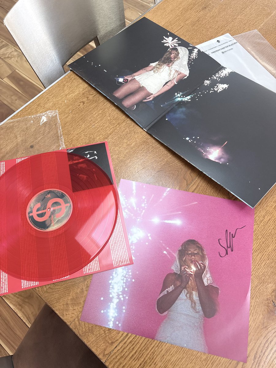 Brunko06's tweet photo. I got my signed Slayyyter vinyl YIPPEEE https://t.co/iusMHKp3O3