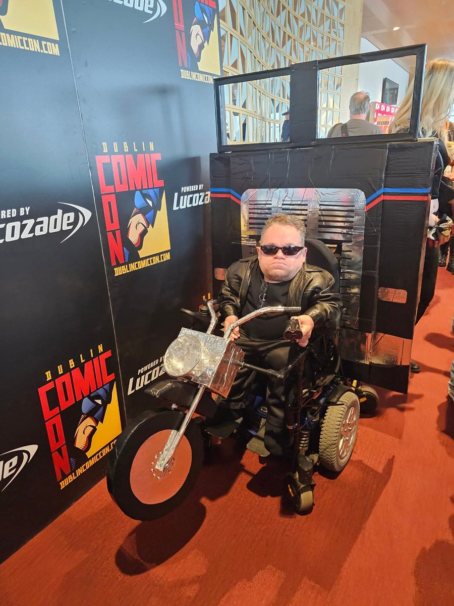 castleDD's tweet image. Why did no-one tell me @Schwarzenegger was in Belfast today? Darn it!

#Arnie #Schwarzenegger #Disabled #DisabledLife #DisabledCosplayer