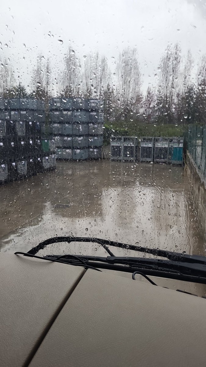 Lorry driver tweet media