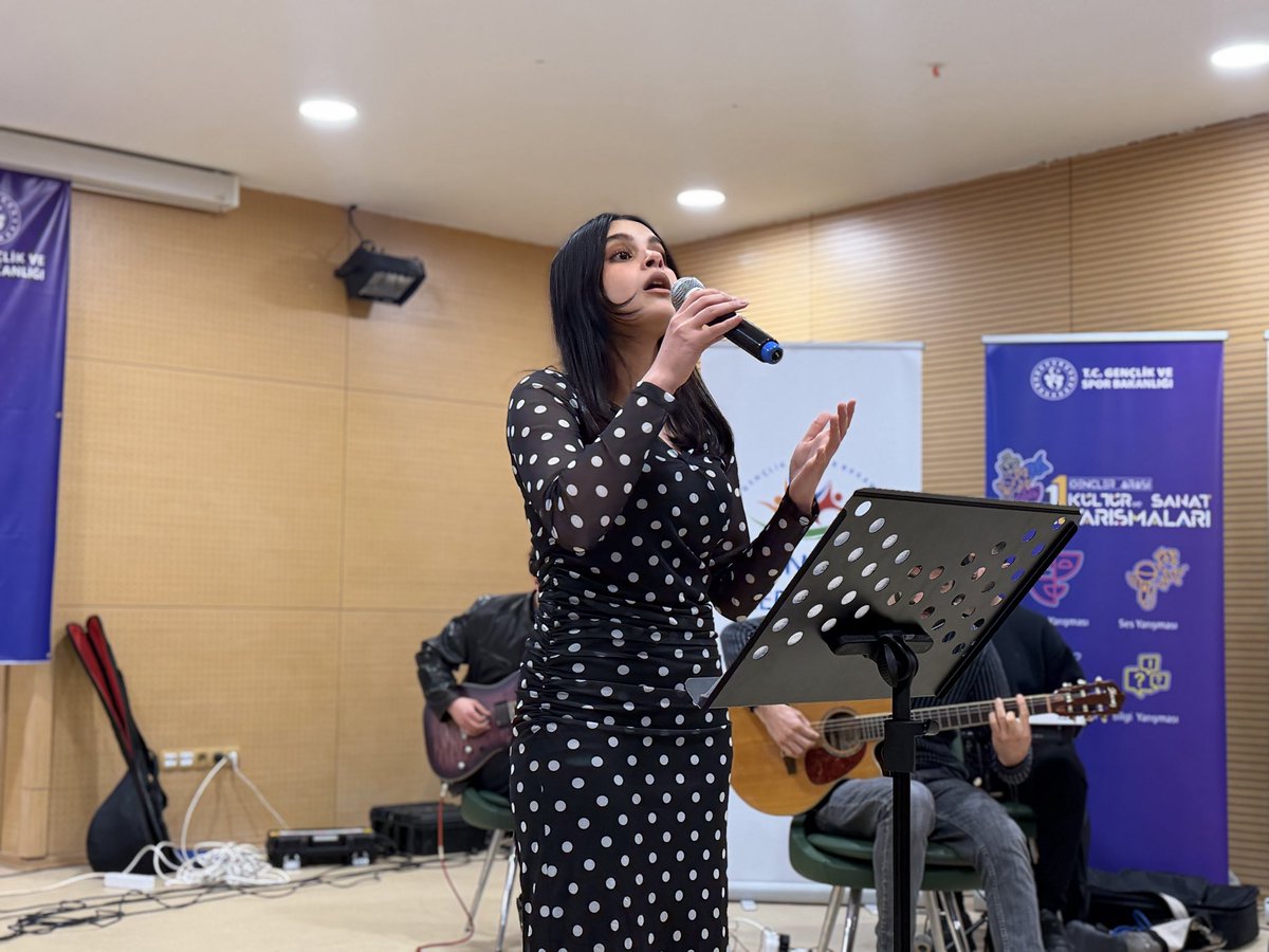 🎤✨ 11. Gençler Arası Kültür ve Sanat Yarışmaları kapsamında gerçekleştirdiğimiz ses yarışmamız, enerjisi ve coşkusuyla hafızalara kazındı🥳
#GSBGM
<a href="/gencliksporbak/">Gençlik ve Spor Bakanlığı 🇹🇷</a> <a href="/gsbgenclik/">Gençlik Hizmetleri</a> <a href="/oa_bak/">Dr. Osman Aşkın Bak</a>