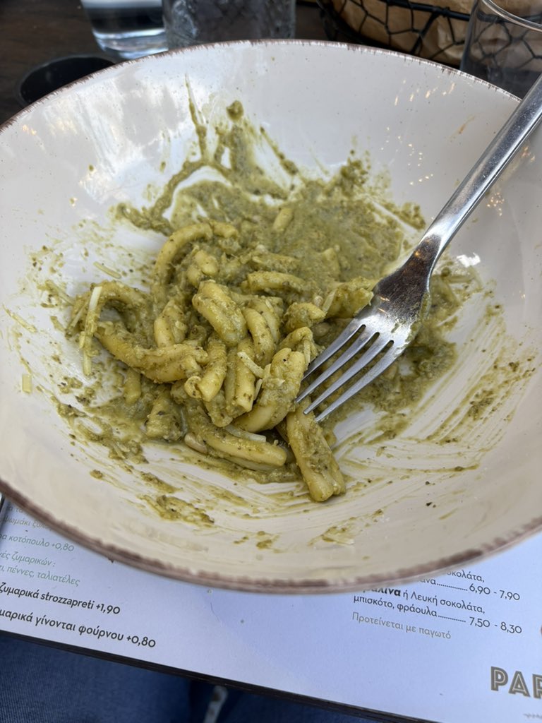 nocalweed's tweet image. Omad cuz i was forced to go out.. homemade pesto basilico with mozzarella

I didn’t know how many cals to estimate so I just put my trusty 1k cals 💔💔 ill need to go exercise more later so i can burn all of ts off