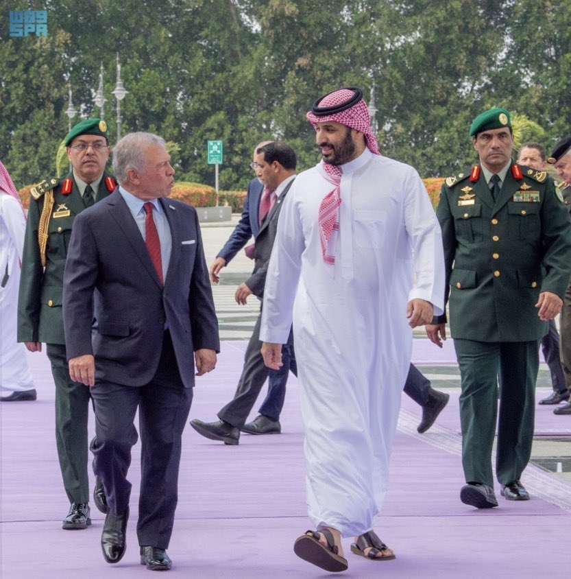 هنا وطن..
هنا قيادة..
هنا قرار..

هنا جمع كلمة، وتوحيد صف.

#ولي_العهد_الأمير_محمد_بن_سلمان