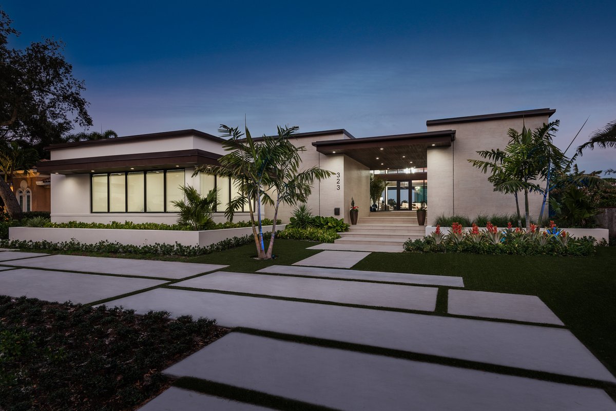 CampagnaHomes's tweet photo. Light changes the way a home feels from morning to evening. Thoughtful design allows that natural shift to become part of the experience. 

What time of day do you think this space feels best?

#homerenovation #interiordesign #luxuryhomes #customhomebuilder #tampabayhomes https://t.co/LUwviDagUA