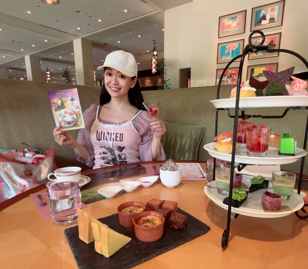 aoi323's tweet image. #推し活
ってパワーの源だよね❤️‍🔥
一日中あれもこれもと色んな場所アクティブに動き回れるの自分でもビックリする😂
最近毎日
#WICKED
の事ばかり考えてるもんなー👑🫧💖
珍しくのんびり期間ってのもあって時間あるから😂まぁ、またすぐ忙しくなるんだが😅
収集癖だから大変だよ😇