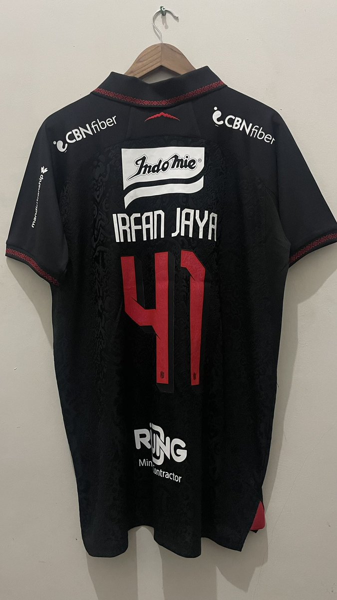 adityoardian's tweet photo. @Jerseyforum @JerseyLigina Oleh oleh away ke Pulau Dewata 👌🏽 https://t.co/maIPQZRtAB