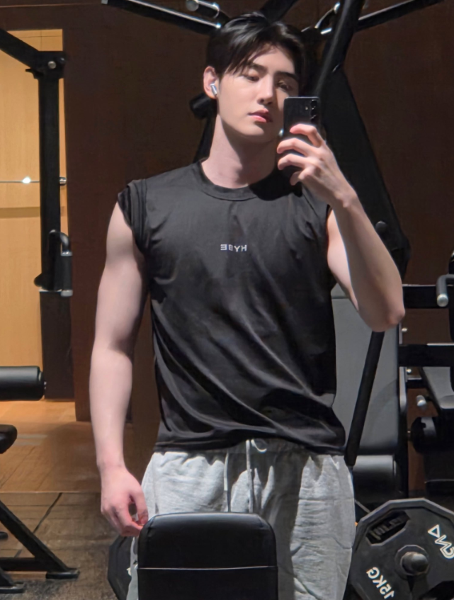 so this is what aoku's been bouncing on y'all