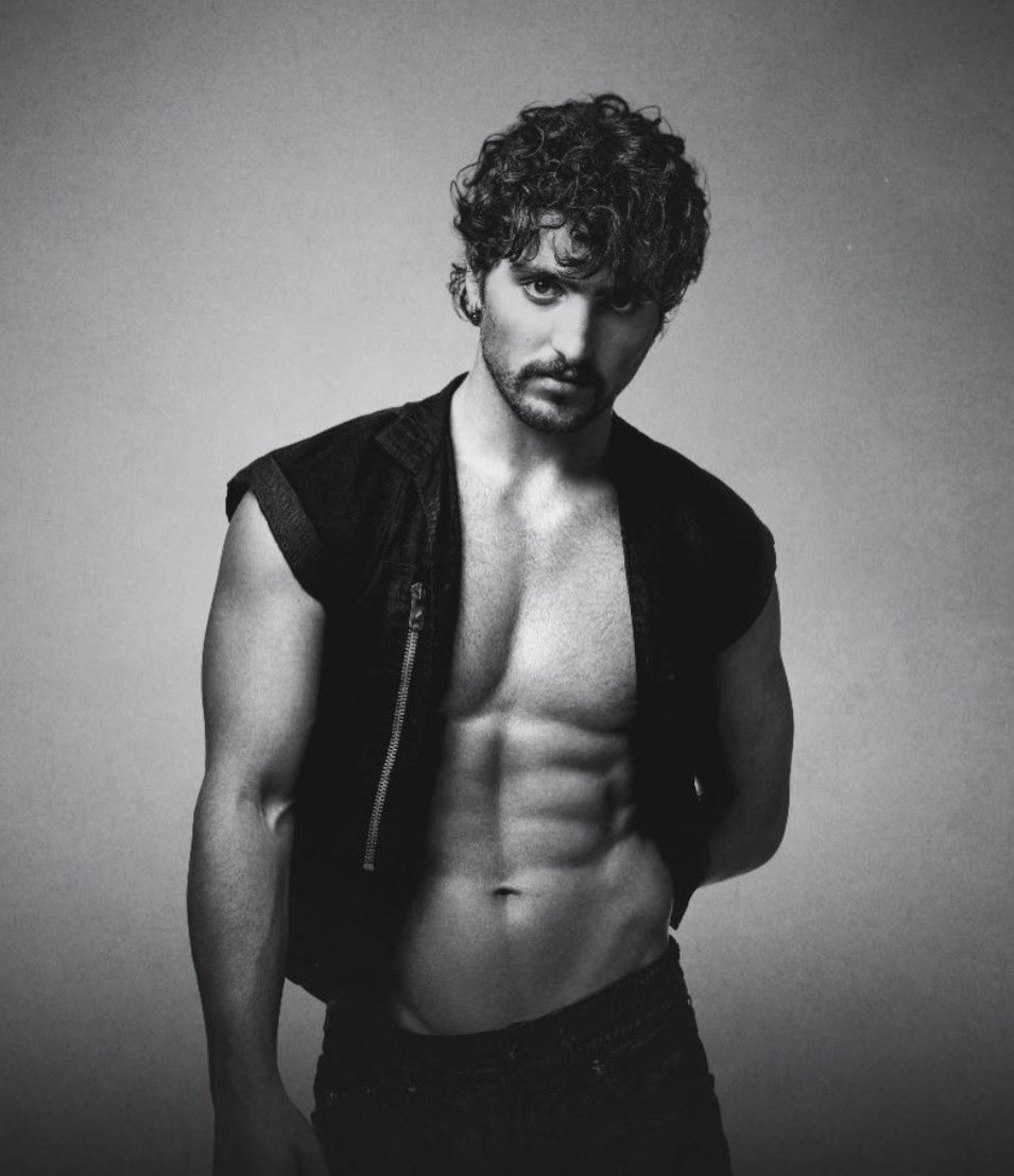 shirtlessxx's tweet image. benson boone