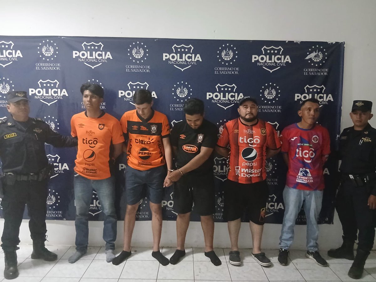 PNC El Salvador tweet media