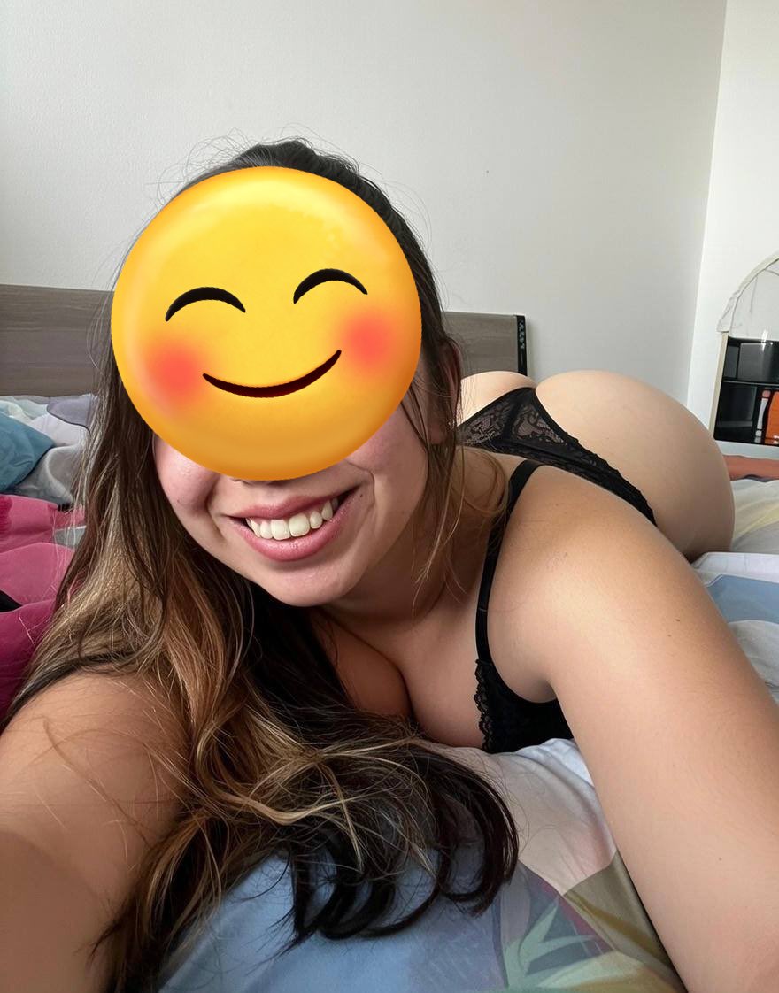 MontMoon tweet media