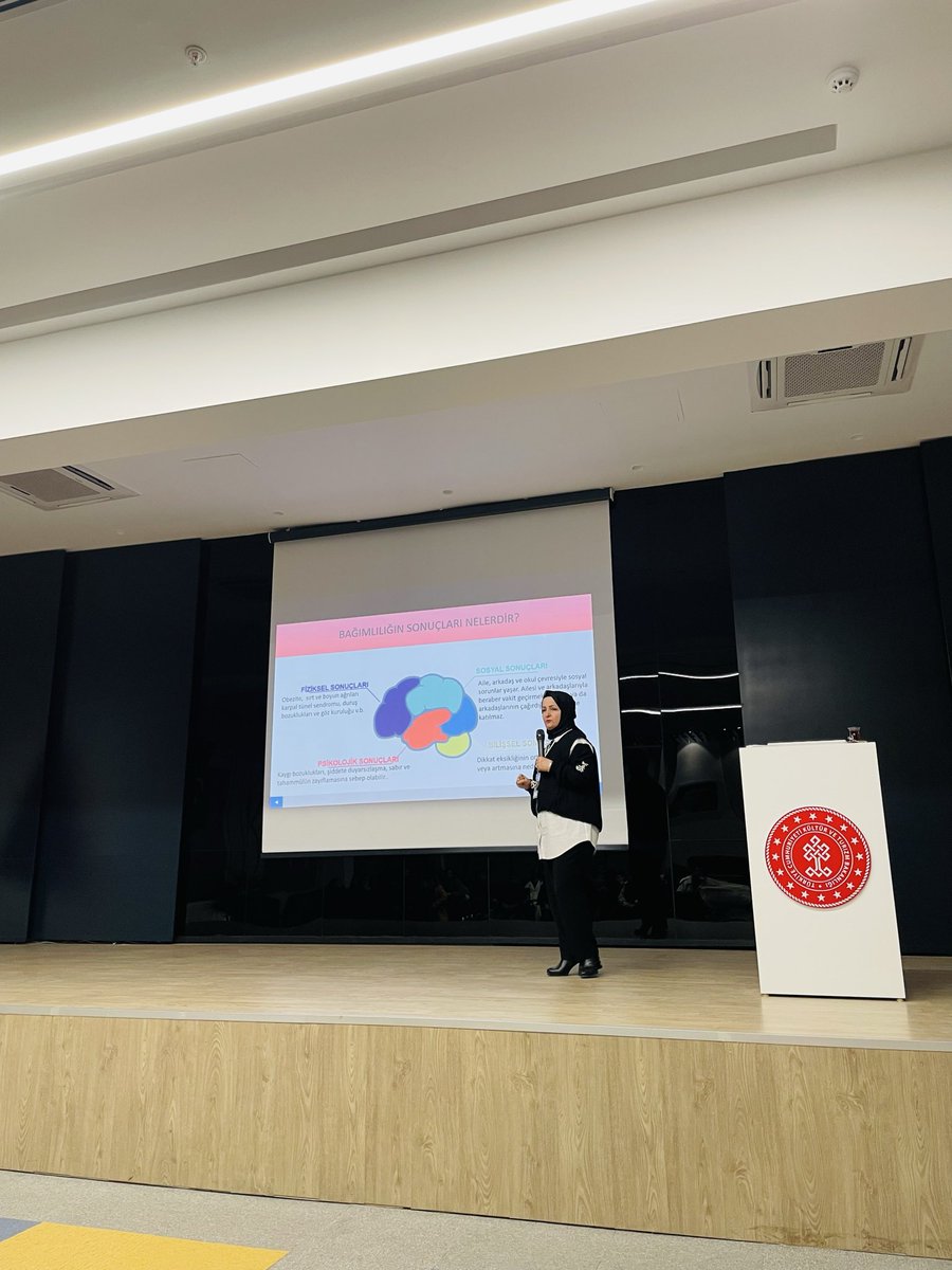 yykentkonseyi's tweet photo. Kütüphane Haftası’nda Malatya İl Halk Kütüphanesi’ndeydik! 📖
Sosyolog Fatma Menevşe’nin sunumuyla “Ekrandan Kitaba Yolculuk” seminerini gerçekleştirdik. Öğrencilerimize dijital bağımlılıkla baş etme yollarını ve kütüphane kültürünü anlattık. Dijital boşluğu kitapla dolduruyoruz. https://t.co/w7fNxIcWcQ