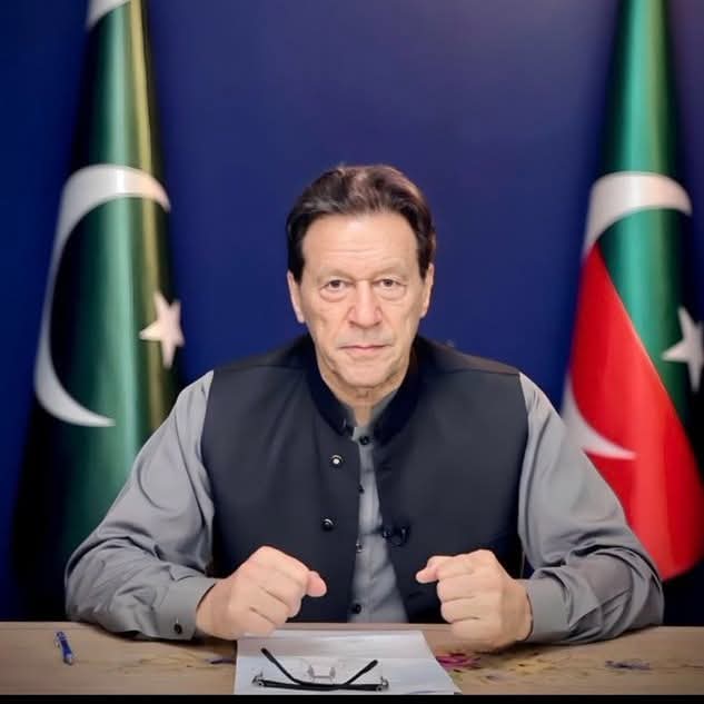 SaraMirGilgity's tweet image. کپتان عمران خان کو فوری شفا انٹرنیشنل ہسپتال منتقل کریں۔ انکی آنکھ کا علاج اور باقی ٹیسٹ کروائیں- بیگناہ عمران خان جنکو 968 دن سے ناحق قید میں رکھا ہے, رہا کریں, بس کریں-

#FreeImranKhan
#StopKhansIllegalDetention
#خان_رہائی_تحریک_شروع_کرو