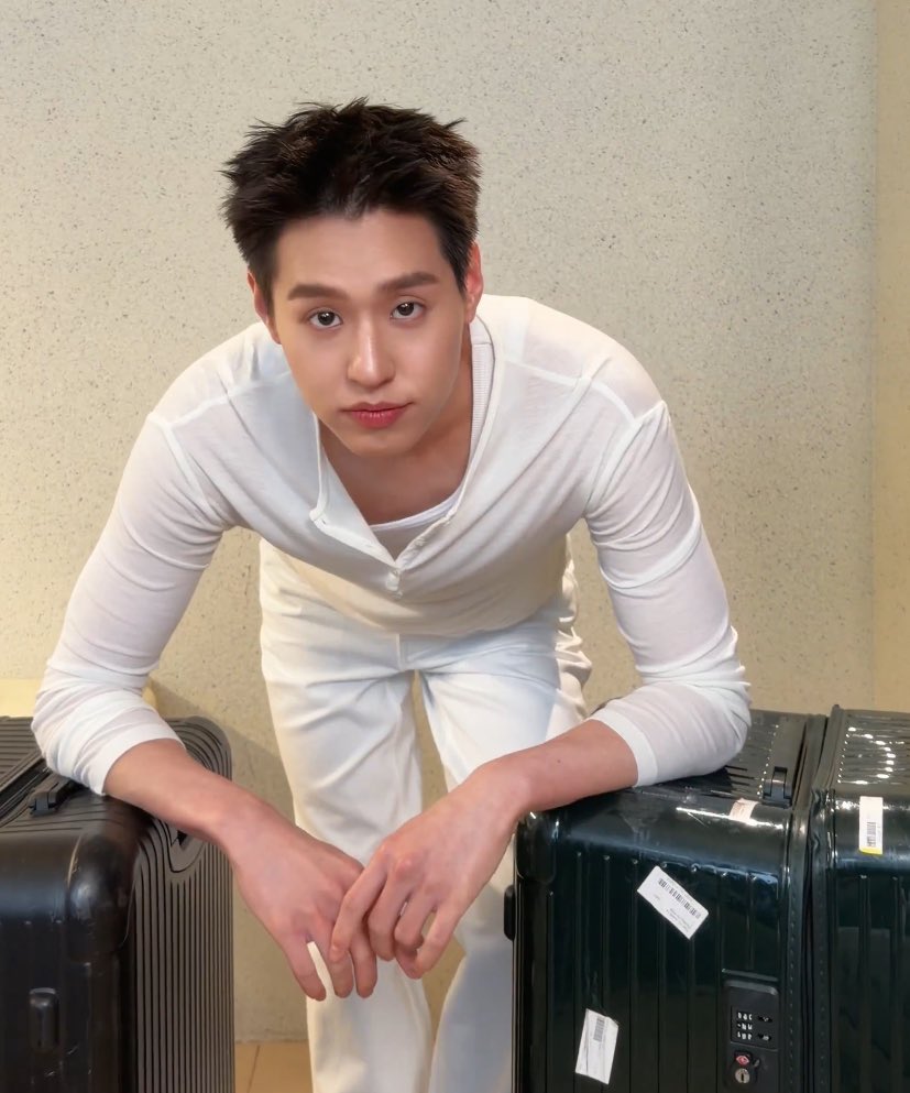 บทด* (busy💭) tweet media