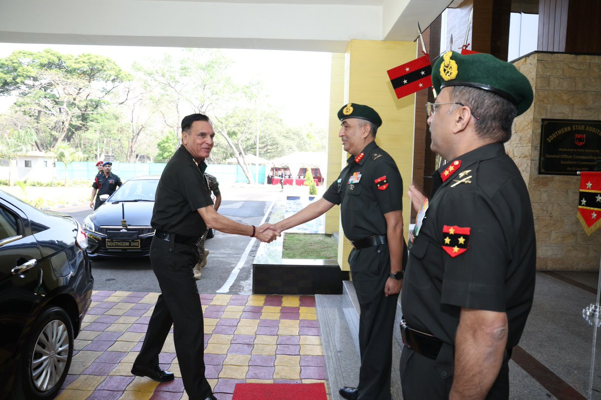 IaSouthern's tweet image. Lt Gen Dhiraj Seth, PVSM, UYSM, AVSM, General Officer Commanding-in-Chief, addressed All Ranks of #SouthernCommand on the eve of relinquishing his command.

Commending all ranks for their steadfast professionalism and commitment during #OperationSindoor, the Army Commander