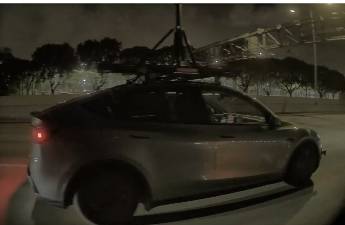 AbreuJaime's tweet photo. @niccruzpatane Spotted validation testing last night in Miami. Model X and Model Y. #Robotaxi launch soon https://t.co/sx125ruzvd