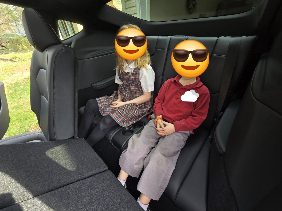 TeslaXander tweet media