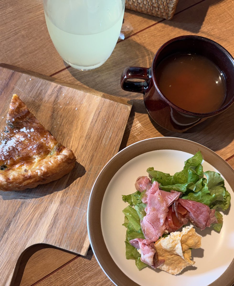 なつしよ tweet media