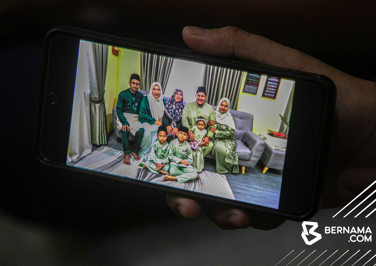 𝐁𝐀𝐋𝐔 𝐌𝐀𝐍𝐆𝐒𝐀 𝐏𝐄𝐌𝐀𝐍𝐃𝐔 𝐌𝐀𝐁𝐔𝐊 𝐍𝐄𝐊𝐀𝐃 𝐓𝐔𝐍𝐓𝐔𝐓 𝐊𝐄𝐀𝐃𝐈𝐋𝐀𝐍 𝐁𝐔𝐀𝐓 𝐒𝐔𝐀𝐌𝐈, 𝐀𝐍𝐀𝐊

#Larut #Perak Balu kepada mangsa yang maut selepas dirempuh seorang pemandu dipercayai di bawah pengaruh alkohol dan dadah di Klang, Selangor semalam nekad mahu