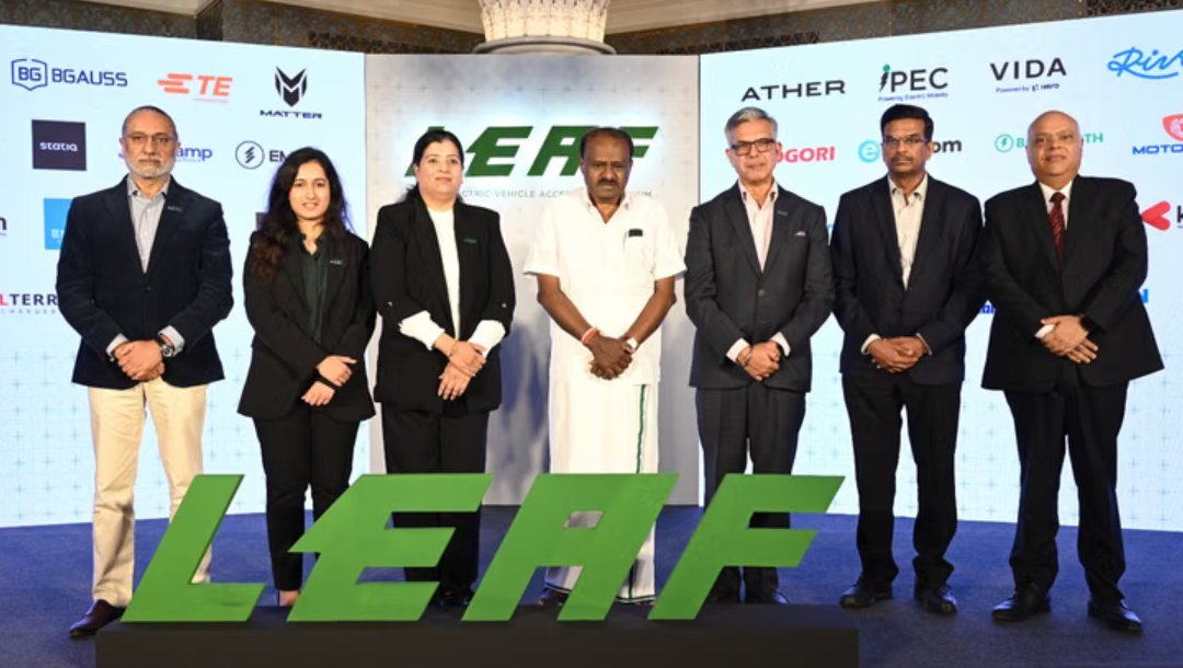 ETAuto's tweet image. 🚗HD Kumaraswamy calls for inclusive EV transition, stresses interoperability at LEAF launch⚡

Read at:
auto.economictimes.indiatimes.com/news/industry/…

#LEAF #EV #evehicles #ETAuto