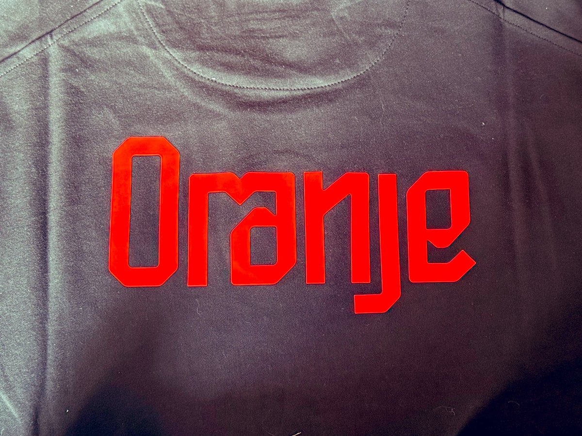 Inkedandunique's tweet image. When in Rome ….

Except I was in 🇳🇱 

Jordans in sale £50 thank you 🙏🏼 

#Oranje #Sneakerhead #Jordan1 #Nike