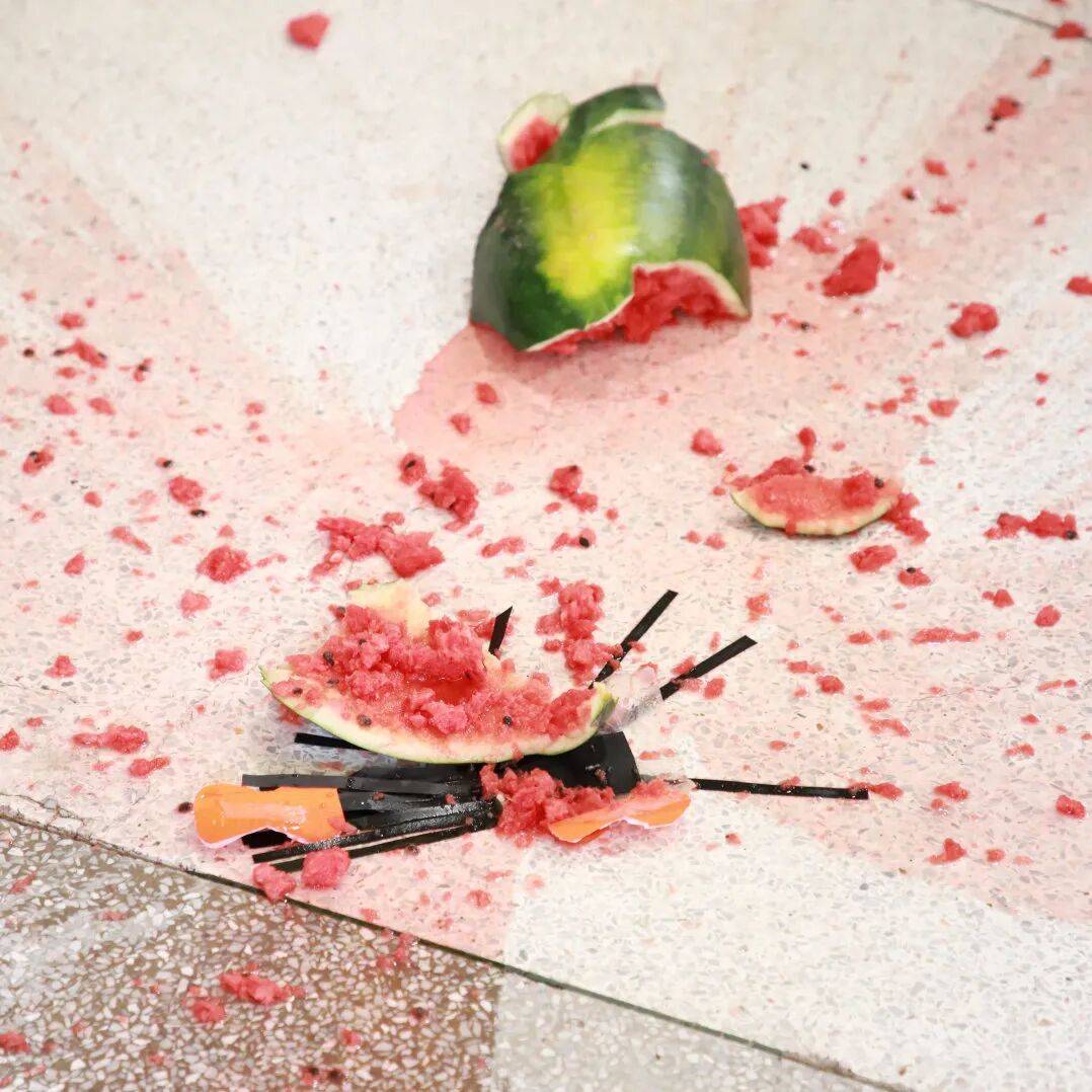 saadtarar6's tweet image. 5-Minute Watermelon Mint Cooler  Chop 1 cup watermelon + 5 mint leaves → Blend 30 sec → Strain (optional) → Add ice + a mint sprig.  Sweet, hydrating, zero added sugar! Perfect for summer afternoons.   #QuickDrink #SummerSips #HealthyBeverage