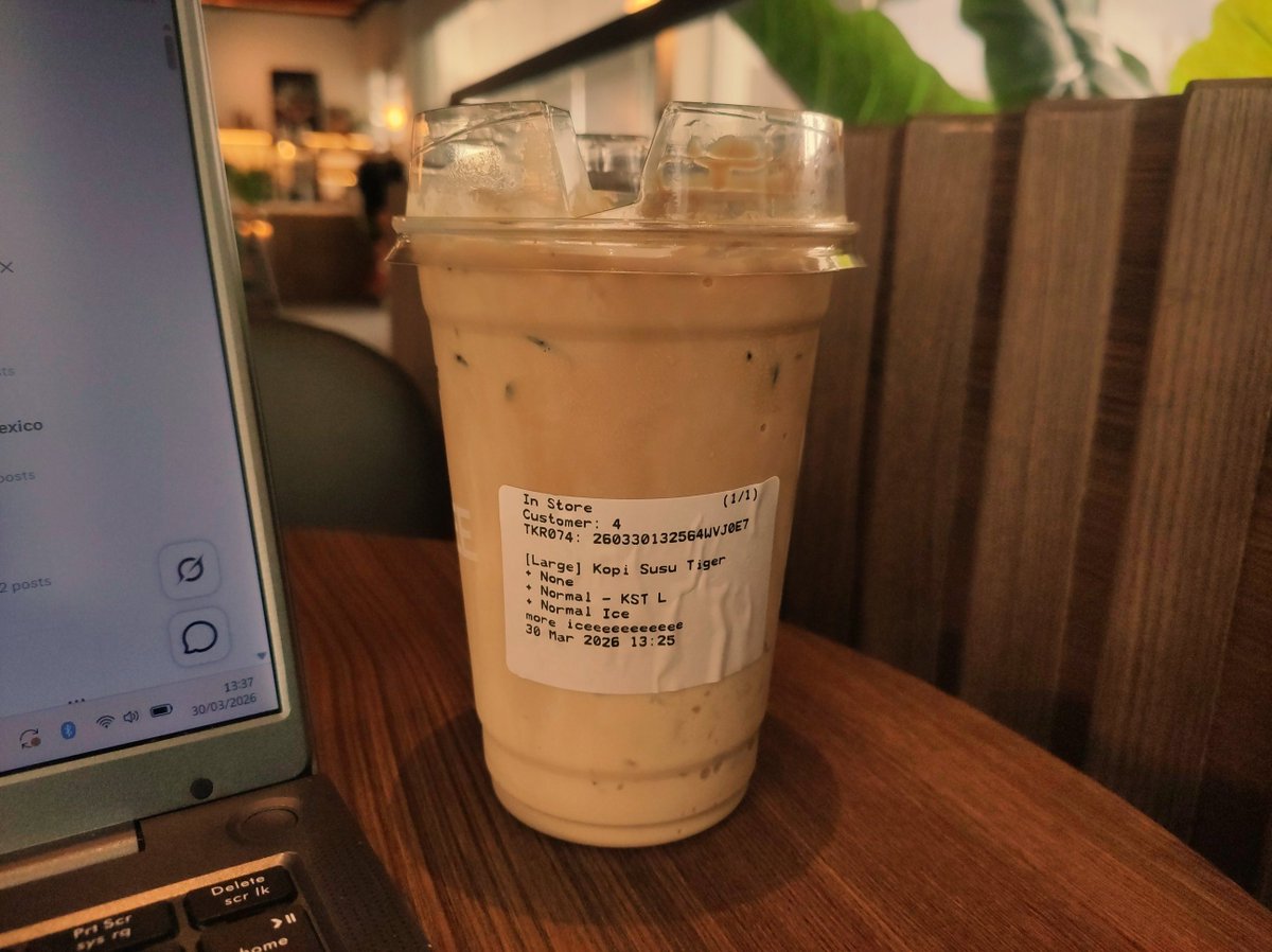 gewlud's tweet image. back to my weekly routines ;3
(that "more iceeeeeeeee" notes is so real 😭)

aku cinta tikom, ingin memiliki kopsu tiger tikom seutuhnya #loyal #pride #yay