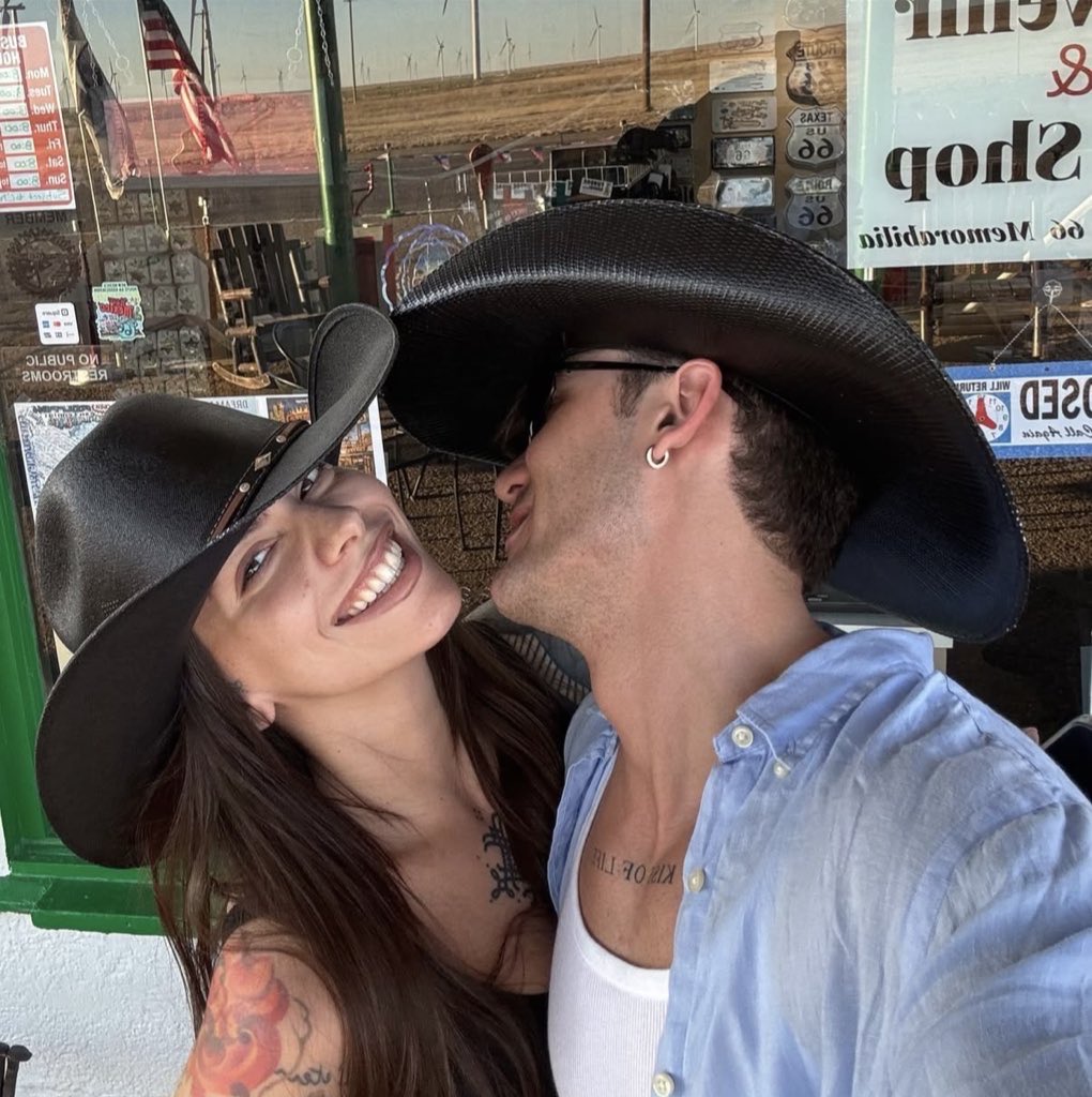 mari 🦋 tweet media