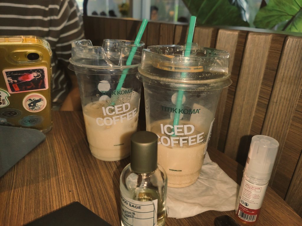 gewlud's tweet image. back to my weekly routines ;3
(that "more iceeeeeeeee" notes is so real 😭)

aku cinta tikom, ingin memiliki kopsu tiger tikom seutuhnya #loyal #pride #yay