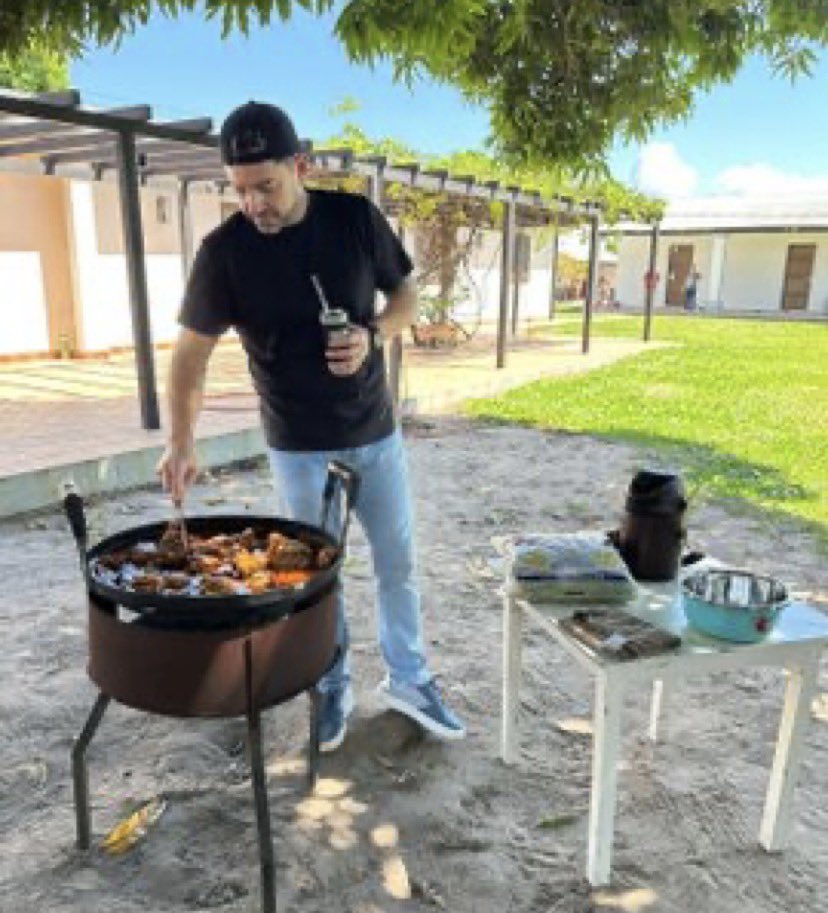 ¡Buen día, rehenes!  Mientras la gente trabajadora -la gente que usa y padece el transporte público privatizado - sufrió y fue humillada, el sábado y el domingo (si, mucha gente trabaja los fines de semana) y pasó con incertidumbre hasta ayer a la tardecita, estos gua”u estaban