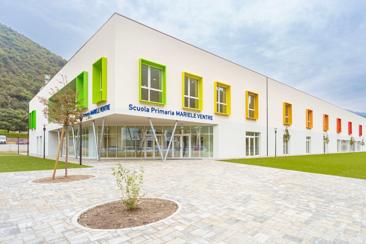 Archello's tweet image. Designed by ATI Project, the Mariele Ventre Primary School uses CLT and glulam to shape a low-carbon, prefabricated structure with rapid assembly. 
archello.com/project/mariel… 

#MassTimber #NZEB #Prefabrication