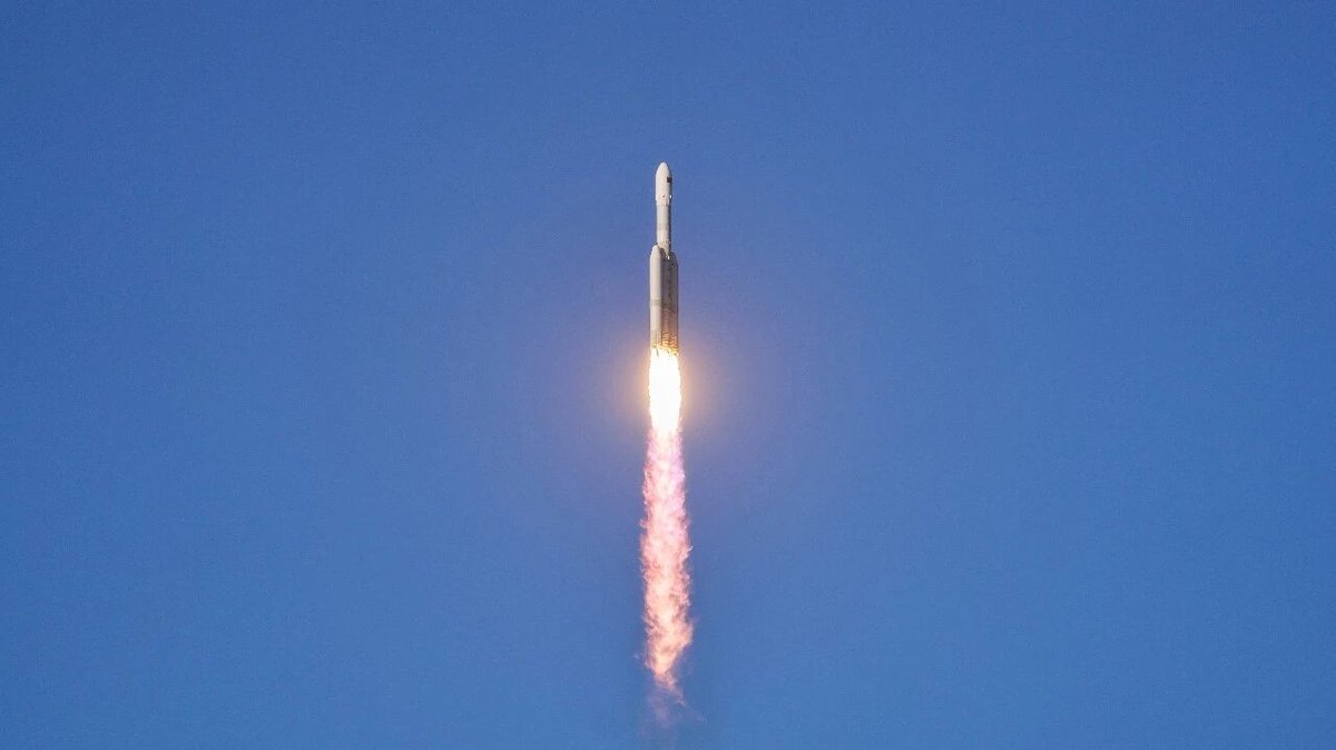 wulei2020's tweet photo. What makes this rocket special? 
Developed by Chinese commercial space firm #CASSpace, #Kinetica2 is China's first to adopt a Common Booster Core (CBC) configuration. It has a liftoff thrust of 753 tonnes &amp; a payload capacity of 12 tonnes to low Earth orbit. (Photo: @cas_space ) https://t.co/XvMQZqLRzJ