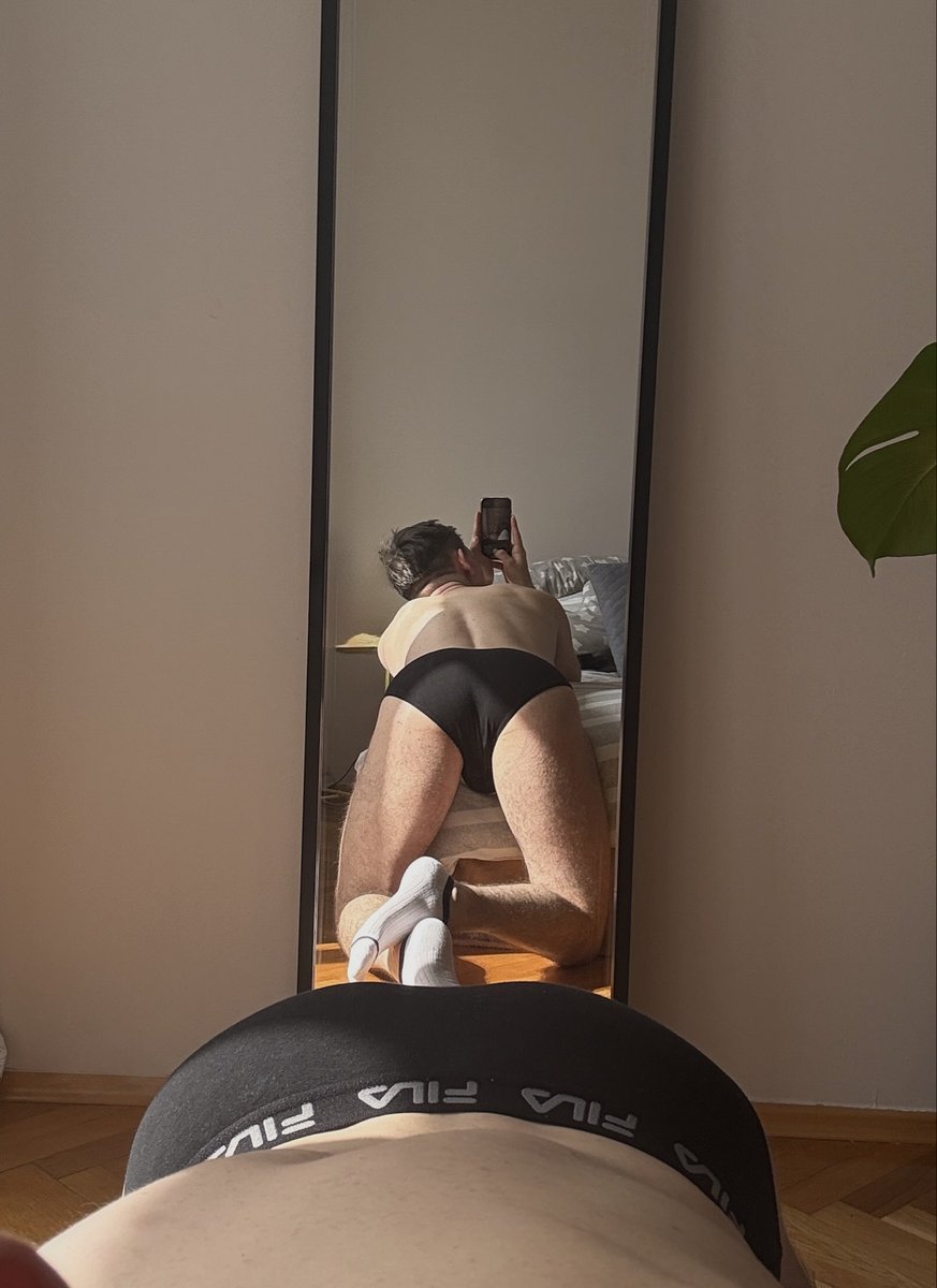 kacper_gdn's tweet photo. not gonna lie, this monday i’m not feeling like leaving my bed 🤤😮‍💨 https://t.co/AzSWSIG3b4