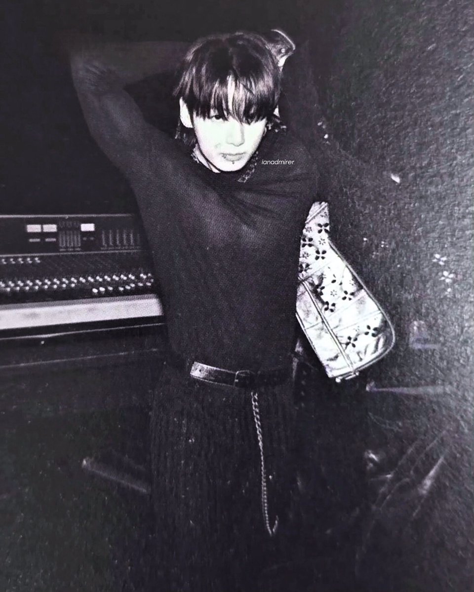 tae’s muscles⁷ tweet media