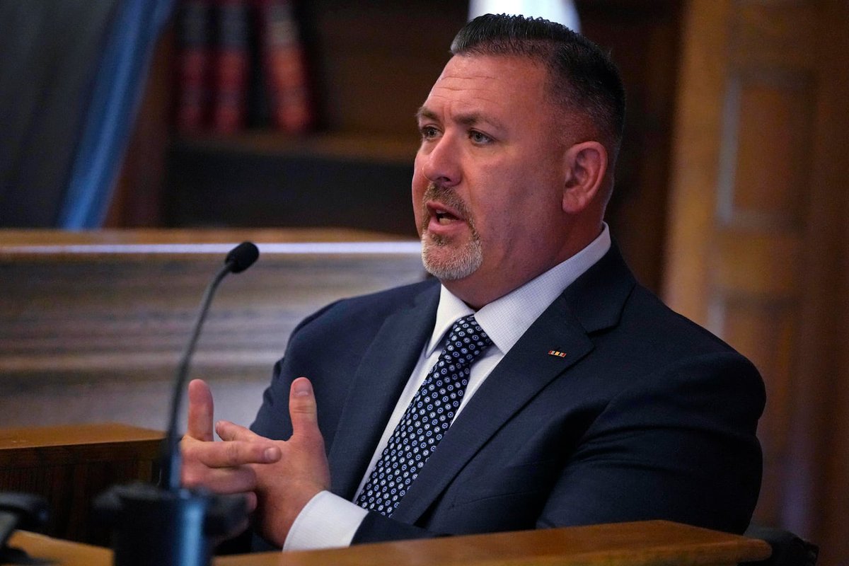 BoozeyBeauty tweet media