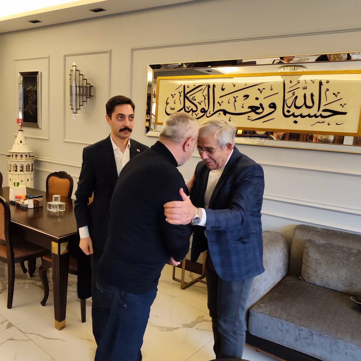 Genel Başkanımız Sayın Muhammed Dursun Bulut, Genel Başkan Yardımcımız Sıddık Kale ile birlikte iş insanı Sami Kutsal’ı ziyaret etti.

Nazik ev sahipliği ve verimli sohbetleri için kendisine teşekkür ediyoruz.