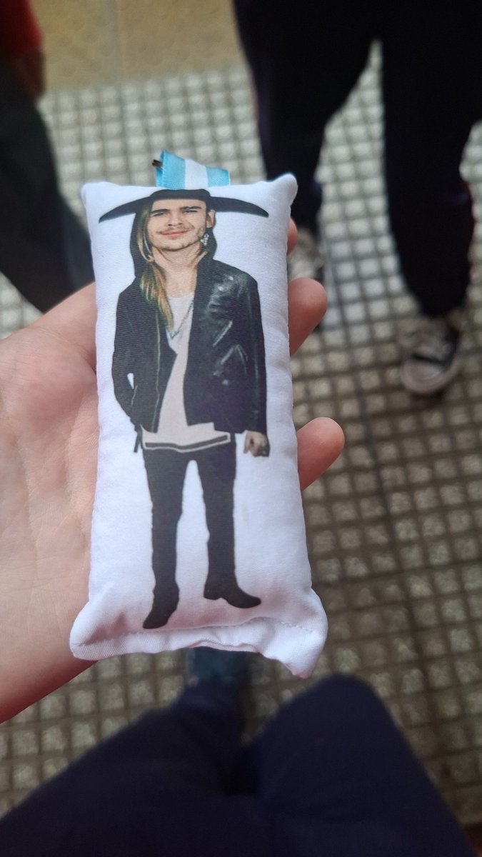 mili lvs cami tweet media