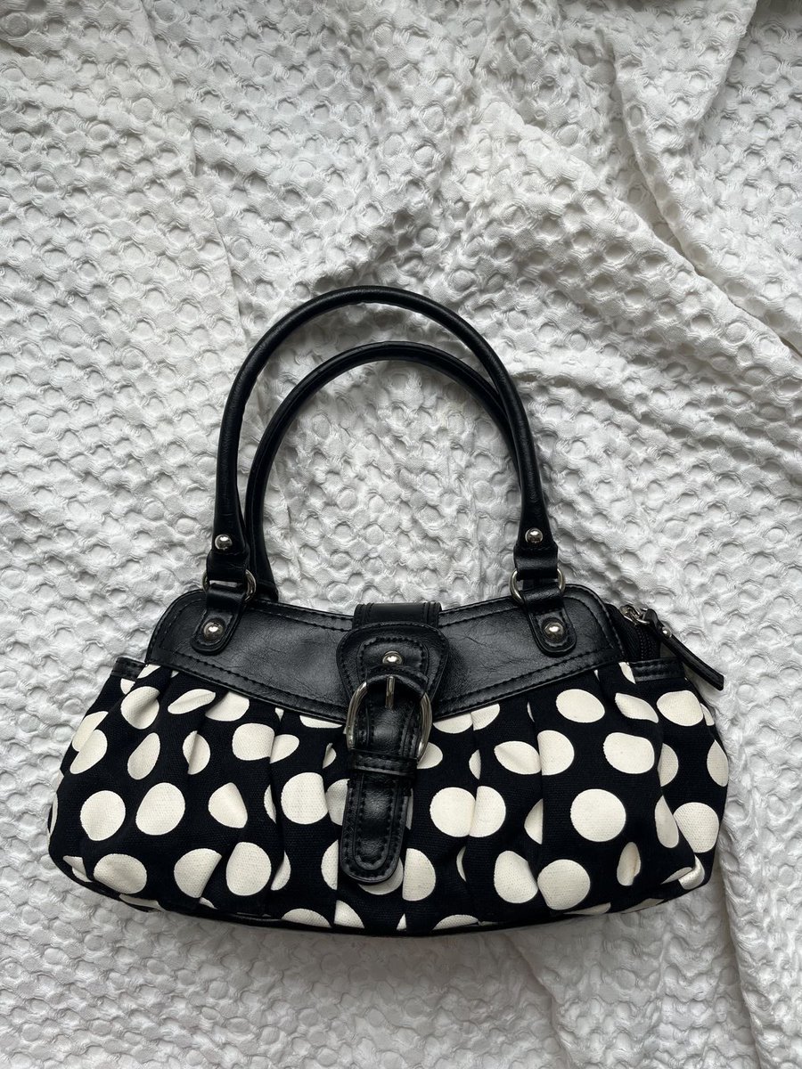 s ♡₊˚🦢・₊✧ tweet media