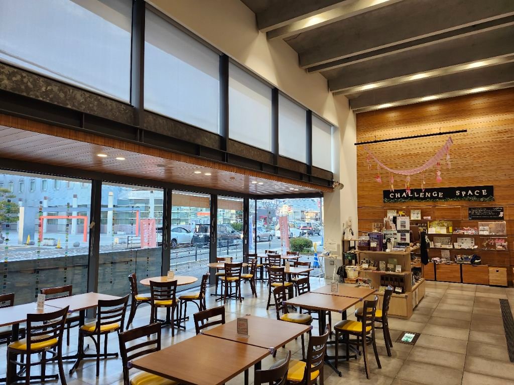 #ここふるショップ ではランチを提供する事業所・団体を募集中です。
令和８年７月から令和９年６月までの参画については、４月30日（木）18時まで受け付けています。
申請書は事前相談後にお渡ししていますので、ご興味があればぜひお問い合わせください。
※持ち込める食材に制限があります。