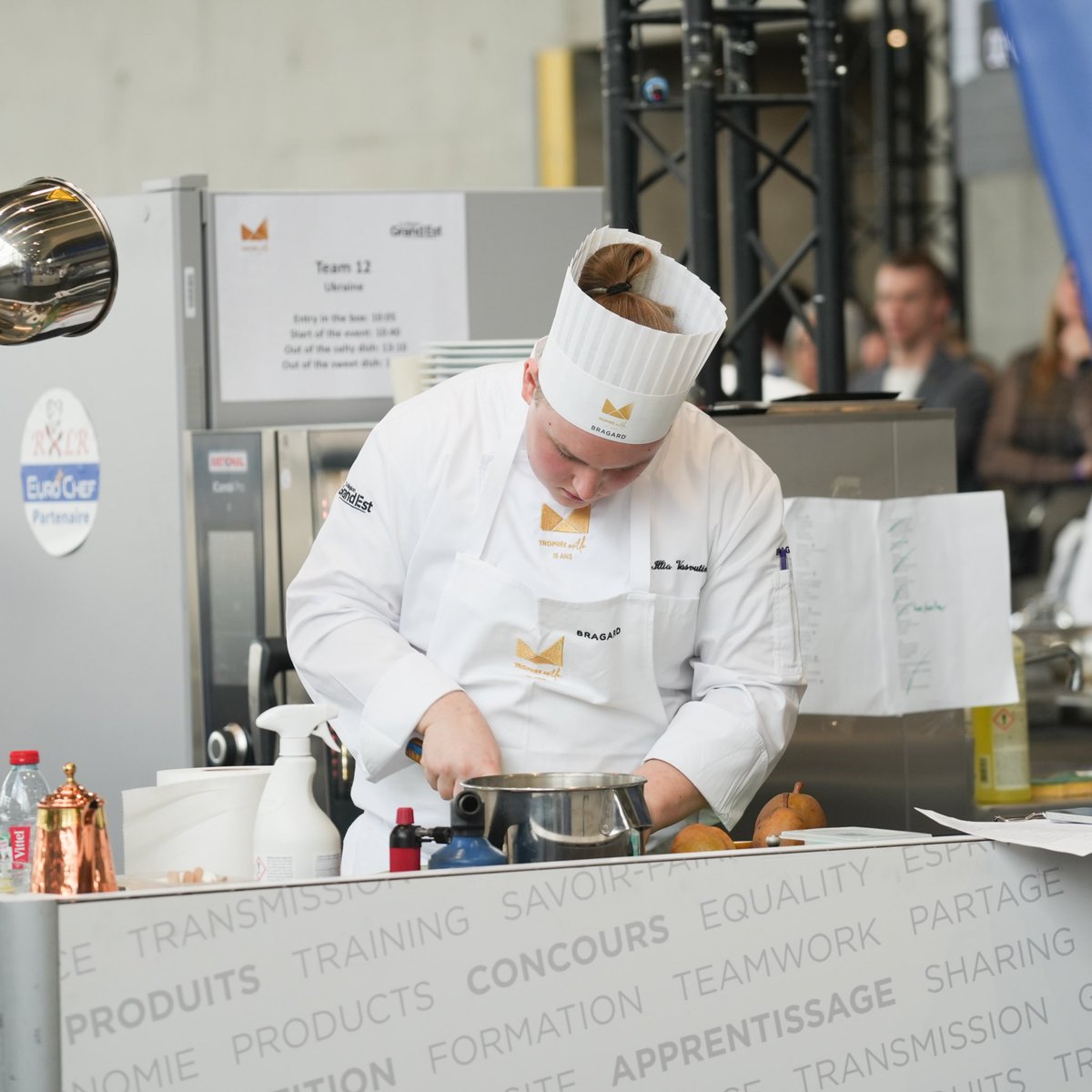 GrandReims's tweet image. Ce lundi à #Reims, de jeunes talents du monde s’affrontent pour une #finale placée sous le signe de l’excellence gastronomique, à l’occasion du #TrophéeMille International. Cuisine, pâtisserie, service et sommellerie : l’excellence au service de la créativité et de la passion.