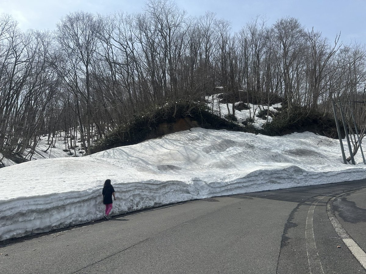 pl_e2mo's tweet photo. When I went to kamisaibara I saw snow and the snow was crazy. Now I realize I need to be more careful with space debris and I will interview astroscale to understand more about space debris. #上斎原スペースガードセンター https://t.co/ieDQ64sgjU