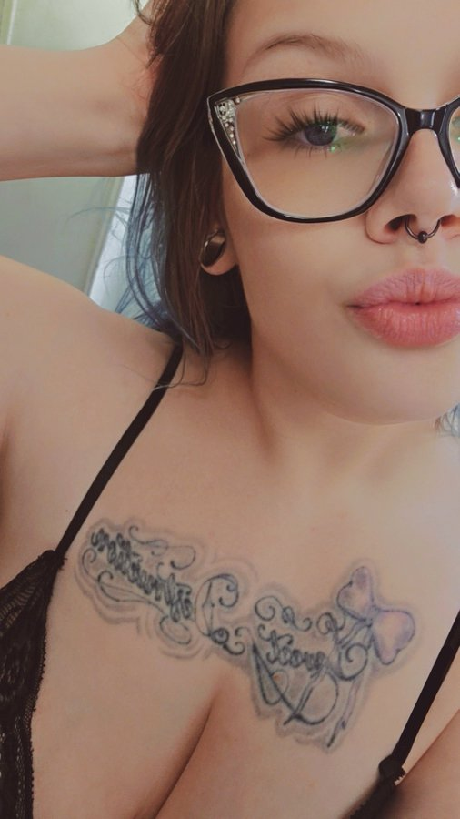 lenaleefab9's tweet photo. @Spooky_Mama420 👻🔥

A little spooky, a lot seductive… she’s got that wicked vibe you can’t resist 😏💨

Late-night energy, playful chaos, and just the right amount of naughty to keep things interesting 💋✨

Enter her world… if you’re brave enough 😉 https://t.co/HtbNWZb5pY