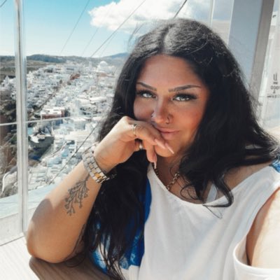 zeomaree's tweet photo. Call me when you’re in Santorini 🇬🇷 https://t.co/zLPHb3ZR2D