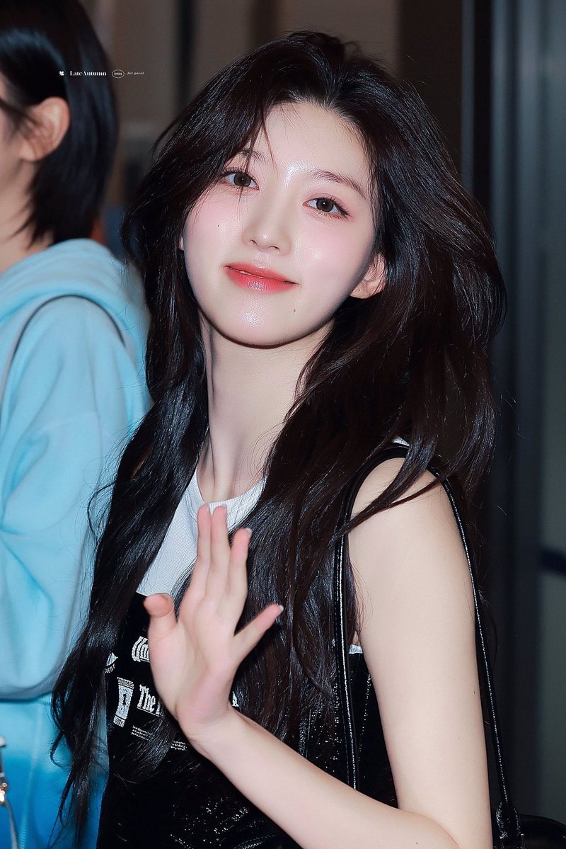 김가을 얼굴 tweet media