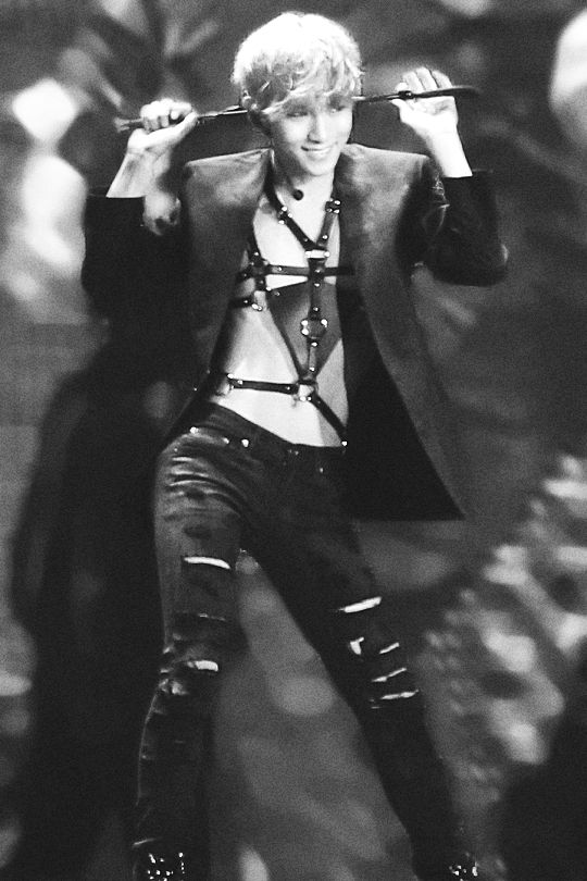 Jinki's ass grabber tweet media