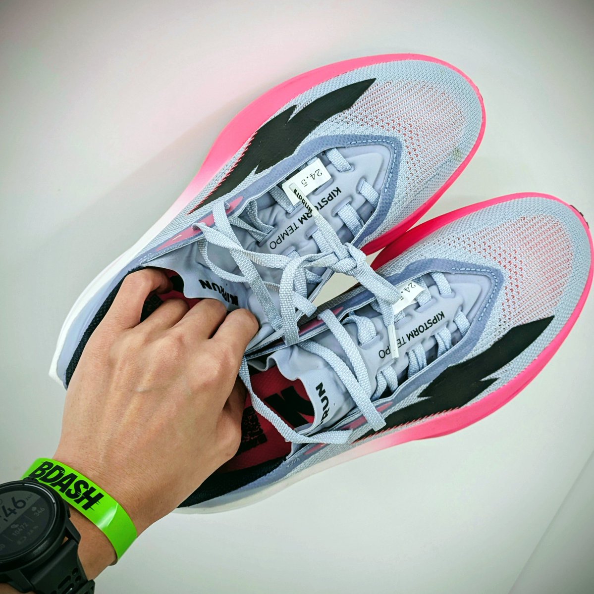 mooco_run's tweet image. またまた織田🏟️
キプランの試走会でKipstorm Tempoで5000m。
今週末の焼津前のスピ練をかねてキロ4ペース。
仕事でギリギリの受付だったので新作シューズがまだ残ってて良かった😙
ニトロエリート3より脚に優しいのにポンポン走れてピッチ寄りの自分にはハマった🙋🏻‍♀️