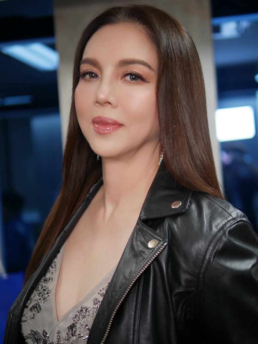 CaguilarFanpage's tweet image. Reposted • IG nontapat 

สวย ตะโกน @c_aguilar ❤️❤️❤️❤️❤️
💄 by me 
💈 by  kohsarawut 
#noommakeup #makeupartist #makeupbangkok #makeupthailand #makeupworldwide 

ติ๊นา คริสติน่า
#ChristinaAguilar
#ChristinaAguilarFanPage