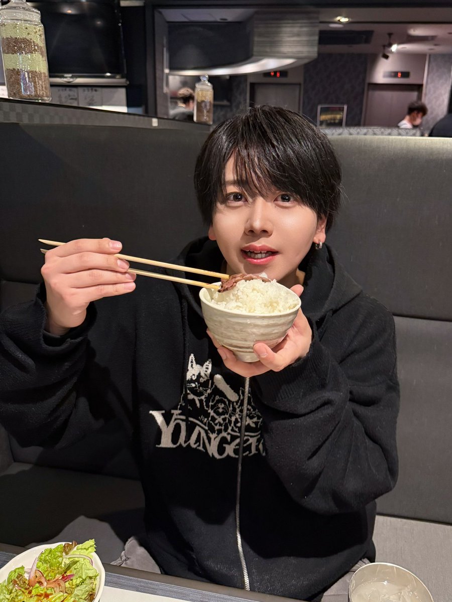 燈月りお tweet media